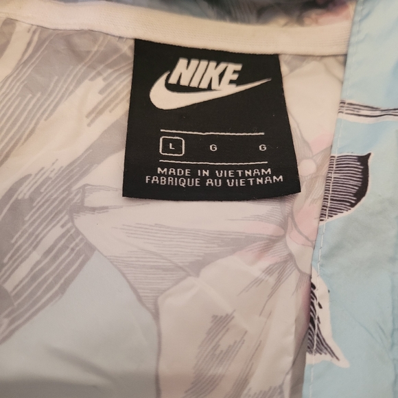 Nike wind breaker jacket - Picture 2 of 8